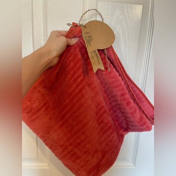 NWT Webby Luxury Bath Towel - Picture 1 of 5